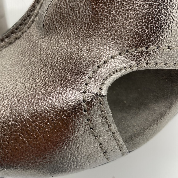 Unisa Babs Slip On Sandals Wedges Silver Womens Size 6 M - Picture 15 of 16